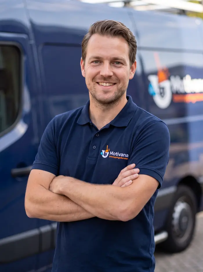 De Van Dijk monteur voor zijn servicebus